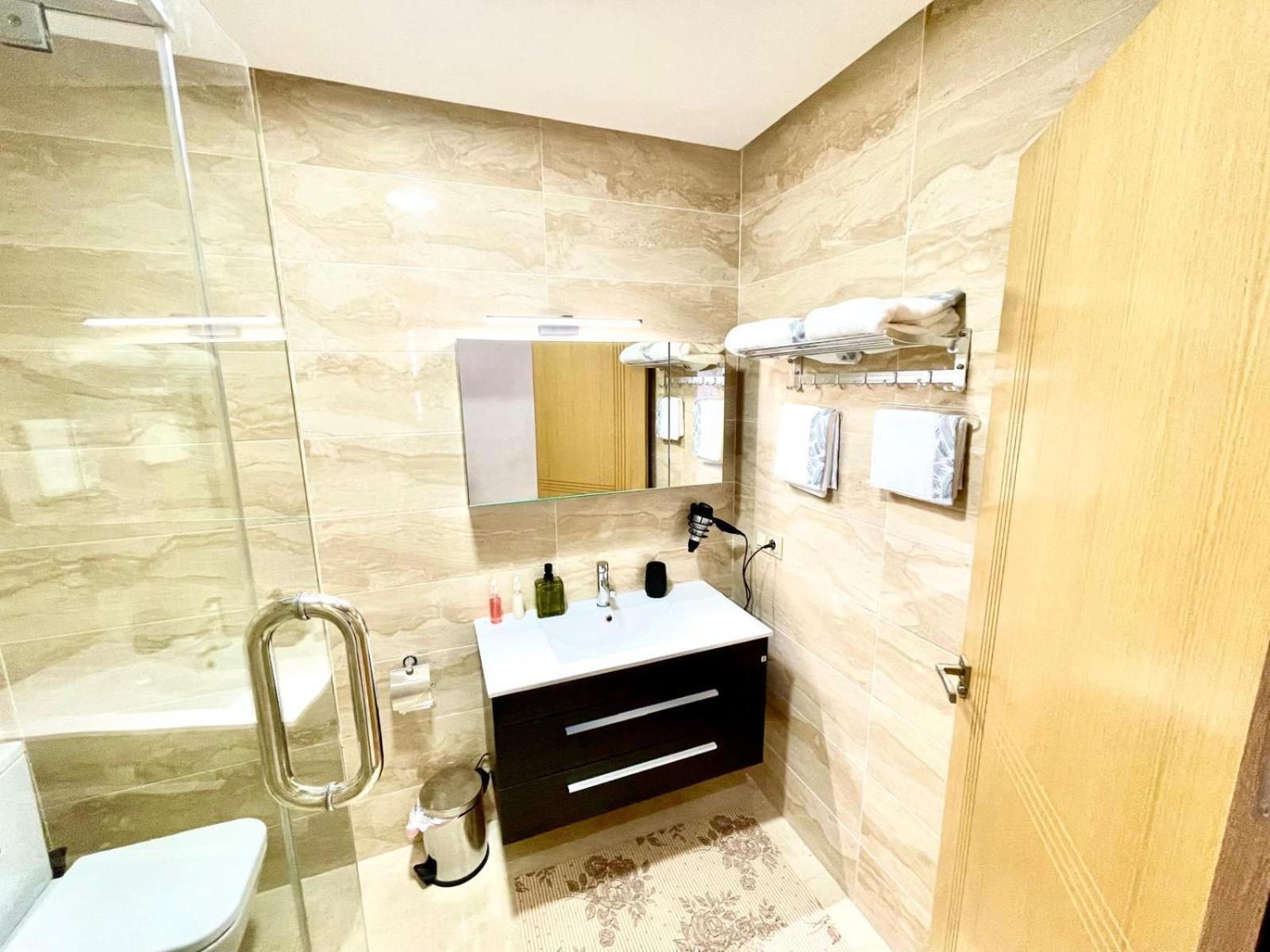 Modern Elegance With Sea Views In Central Tangier - Steps To Beach, Train And Attractions! Luaran gambar