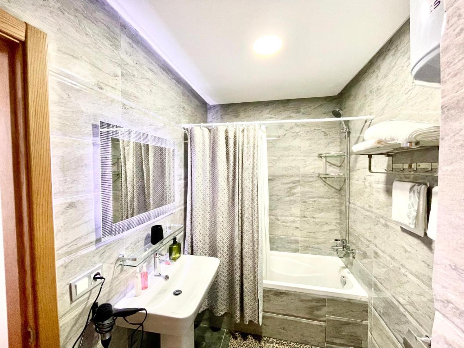 Modern Elegance With Sea Views In Central Tangier - Steps To Beach, Train And Attractions! Luaran gambar