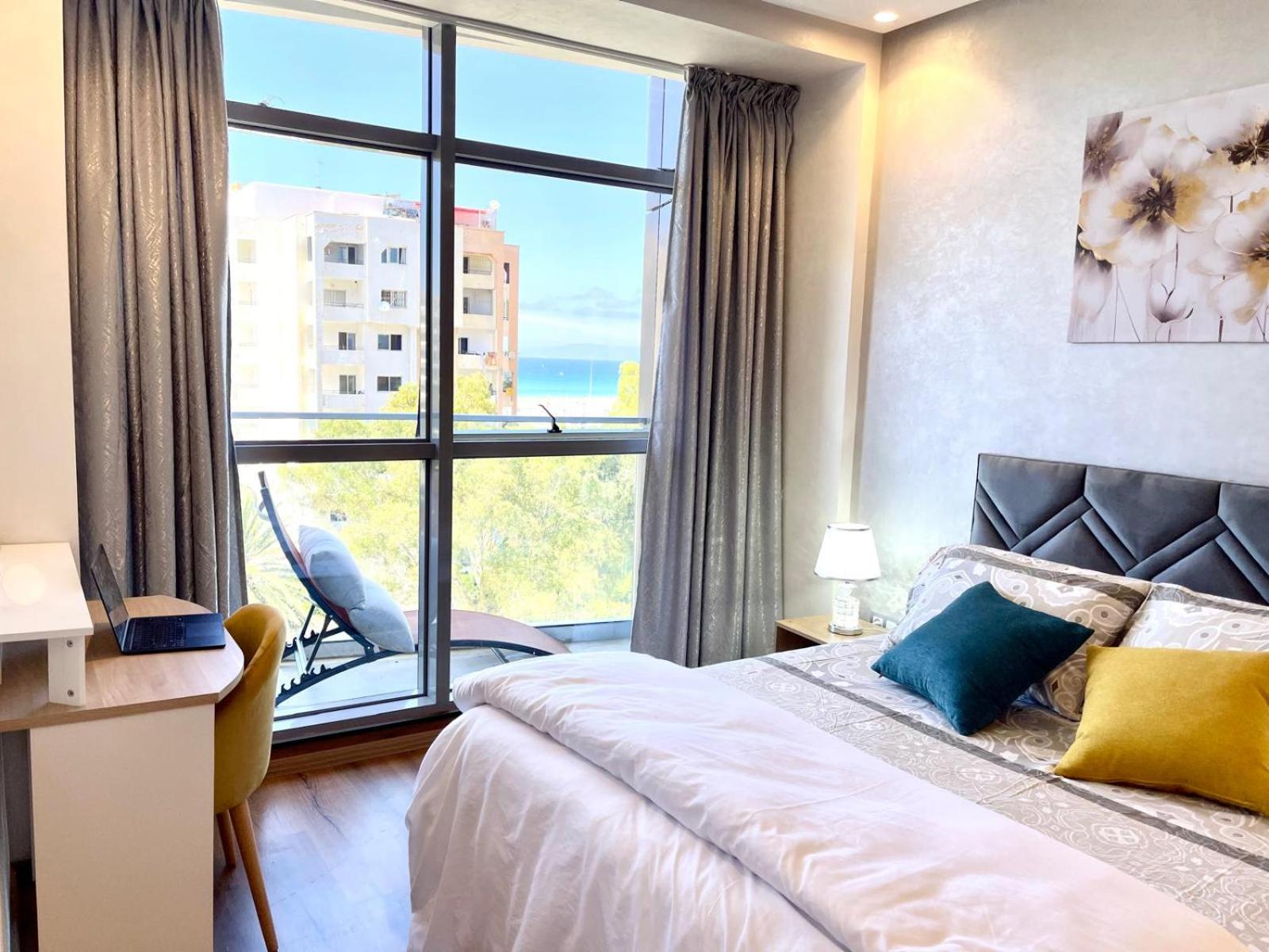 Modern Elegance With Sea Views In Central Tangier - Steps To Beach, Train And Attractions! Luaran gambar