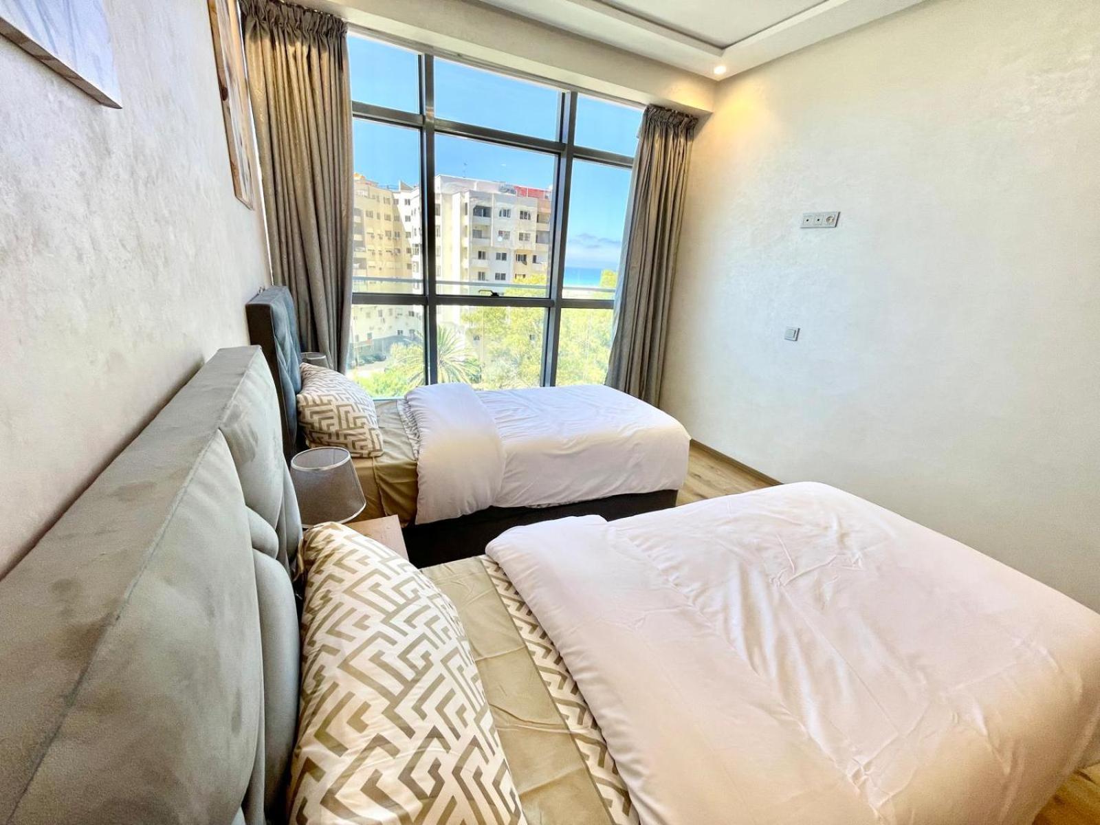 Modern Elegance With Sea Views In Central Tangier - Steps To Beach, Train And Attractions! Luaran gambar
