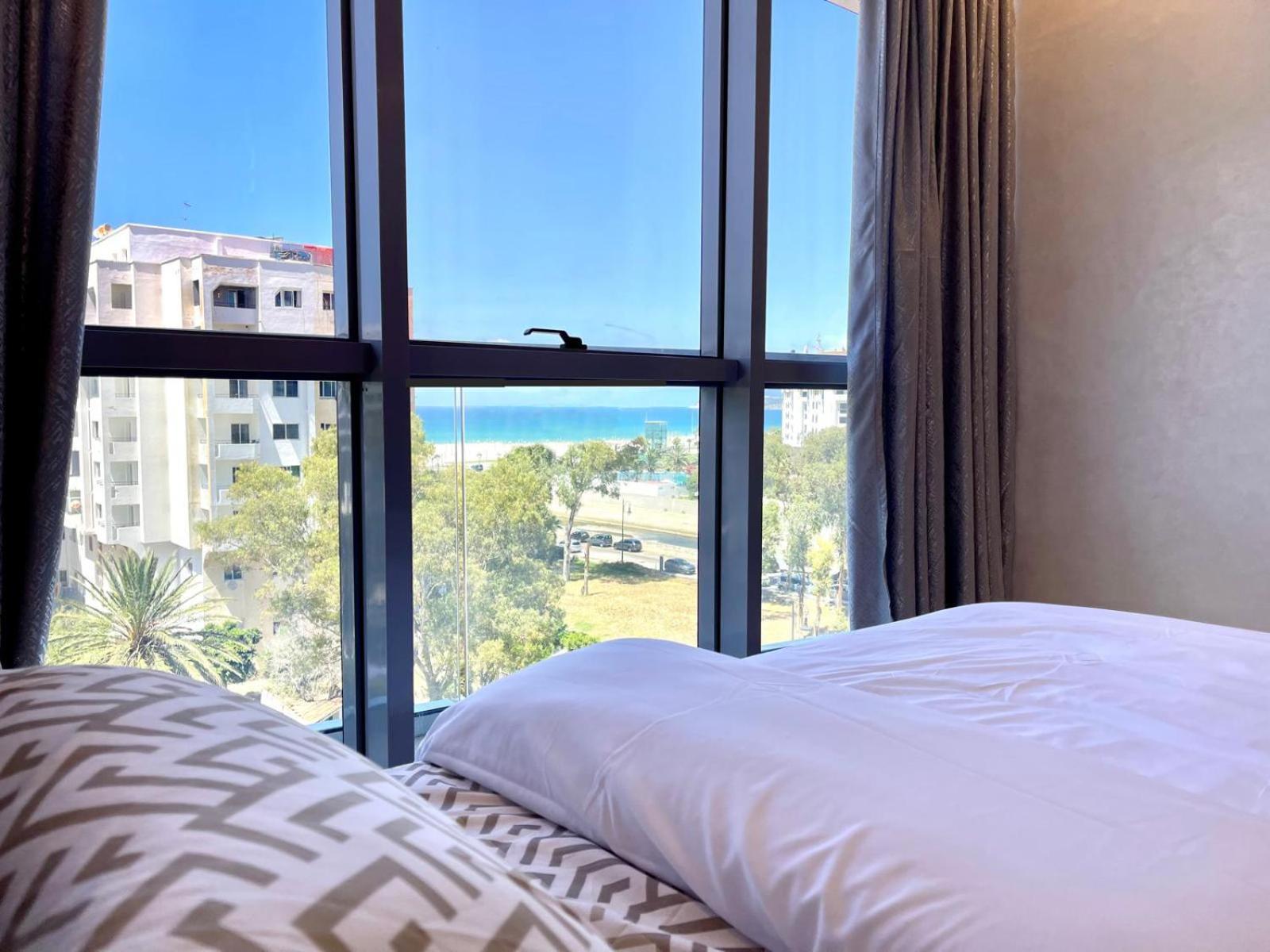 Modern Elegance With Sea Views In Central Tangier - Steps To Beach, Train And Attractions! Luaran gambar