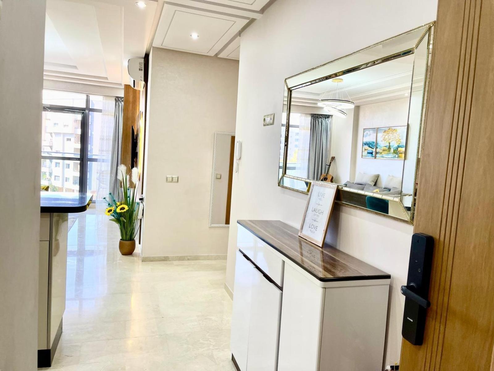 Modern Elegance With Sea Views In Central Tangier - Steps To Beach, Train And Attractions! Luaran gambar