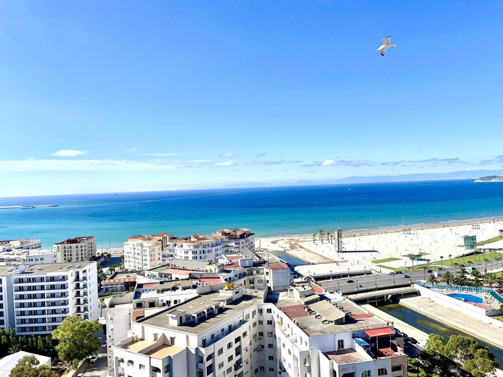 Modern Elegance With Sea Views In Central Tangier - Steps To Beach, Train And Attractions! Luaran gambar