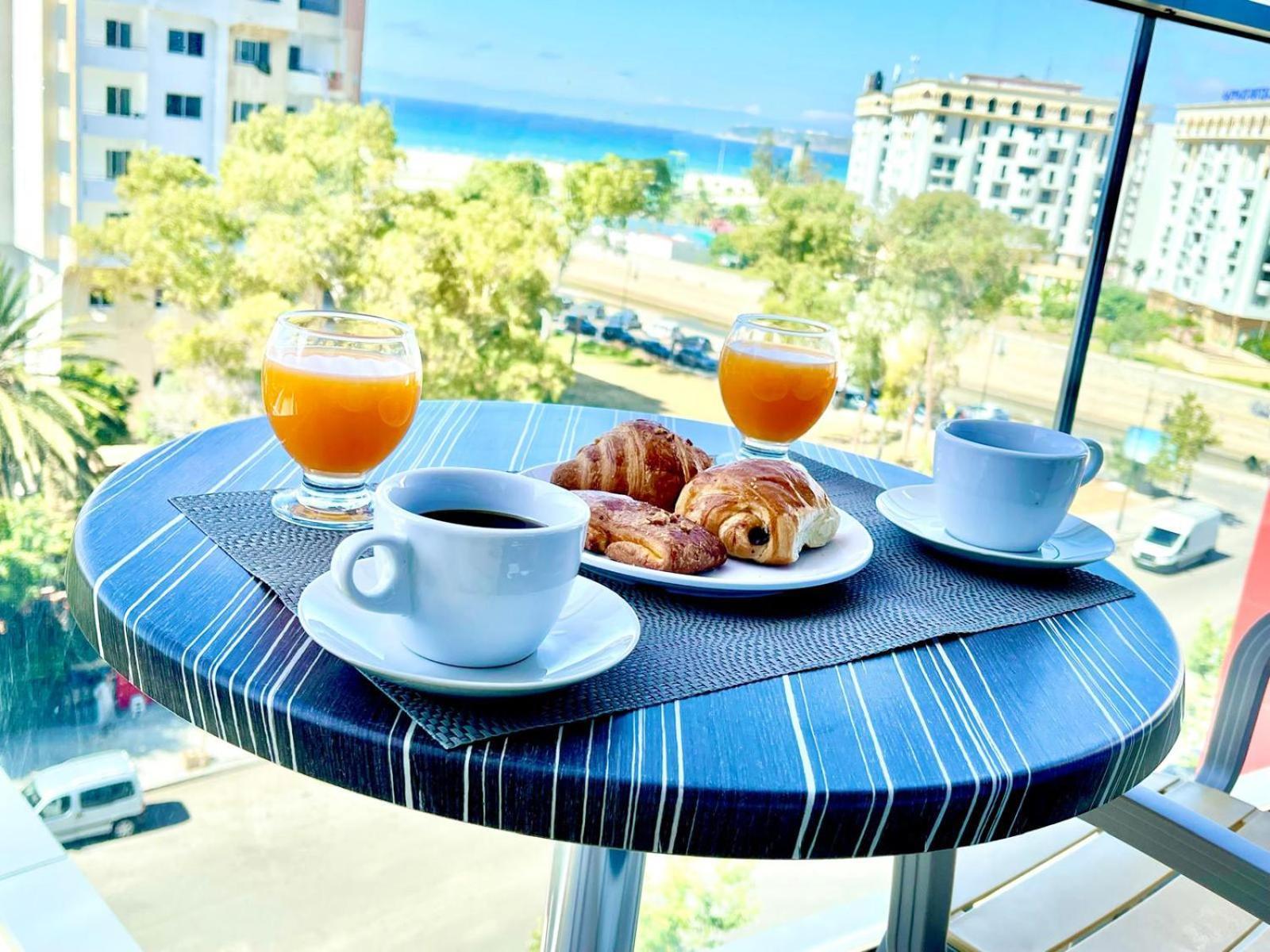 Modern Elegance With Sea Views In Central Tangier - Steps To Beach, Train And Attractions! Luaran gambar